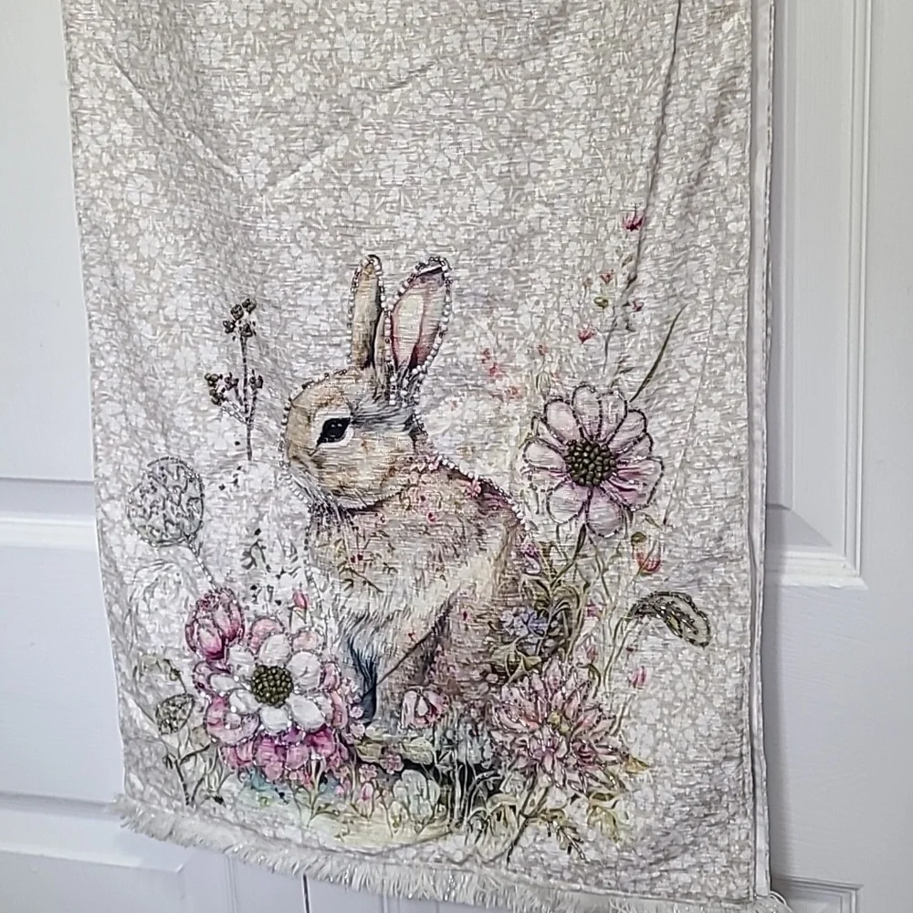 TAHARI TABLE RUNNER 16
